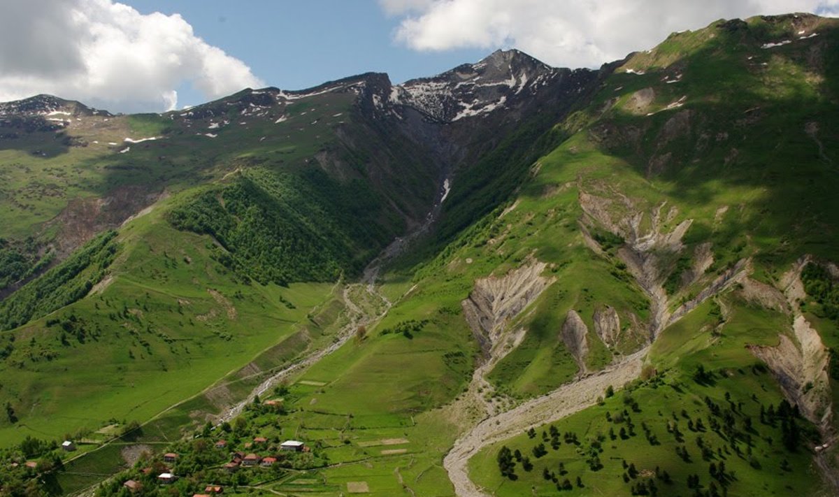 Kaukazo kalnai Gruzijos pusėje