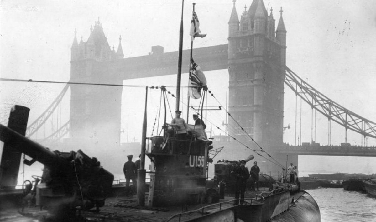 Karui pasibaigus vokiečių U-155 povandeninis laivas demonstruojamas Londone