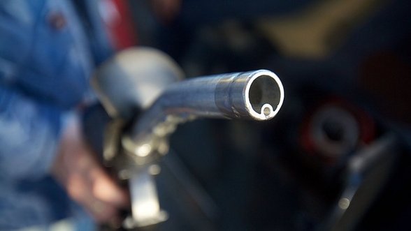 Rugpjūtį benzinas ir dyzelinas brango, suskystintos dujos pigo