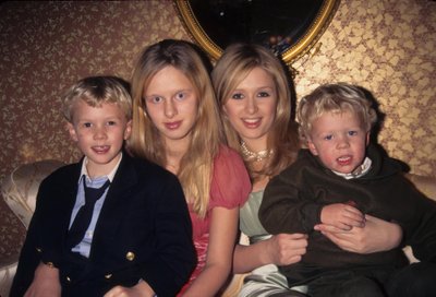 Paris Hilton su seserimi Nicky Hilton ir broliais Barron Nicholas ir Conrad Hughes Hilton