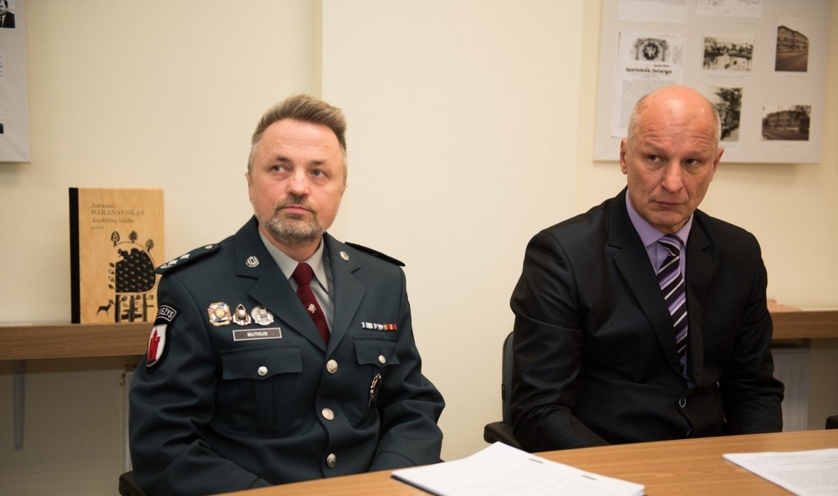 Sunkių nusikaltimų tyrimo valdybos viršininkas Orlandas Butkus ir prokuroras Arvydas Gramba