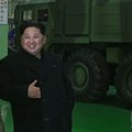 Užfiksuotas Kim Jong Unas, stebintis raketos paleidimą