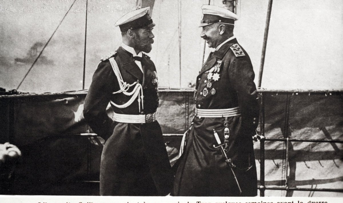Nikolajus II (kairėje)