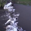 Ajovoje į upę nulėkė 20 traukinio vagonų