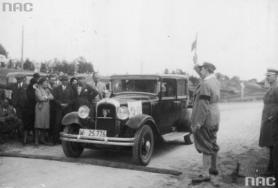 Citroen, vairuojamas M.Bačevska, papildomos rungties Lentvario kelyje metu.