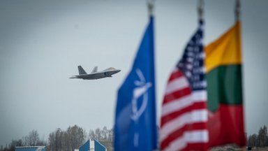 Kaip JAV naikintuvai ruošiasi karui Europoje: juos gali tekti išvysti netikėtose vietose