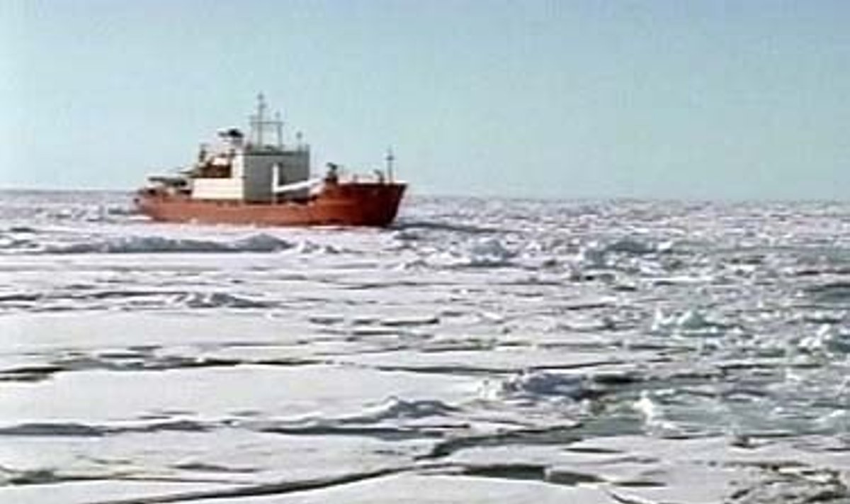 Laivas "Akademikas Fiodorovas" Arkties vandenyne