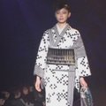 Ant Tokijo podiumo - modernių kimono kolekcija