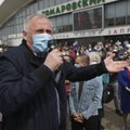 Белорусы стоят в очереди, чтобы подписаться за соперников Лукашенко