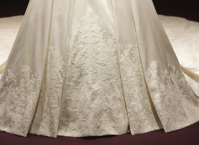 K.Middleton vestuvinės suknelės fragmentas