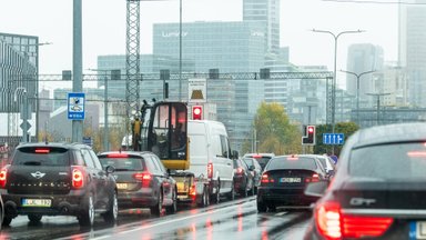 Seimas pritarė: vairuotojams suteikti papildomi metai pasitikrinti sveikatą
