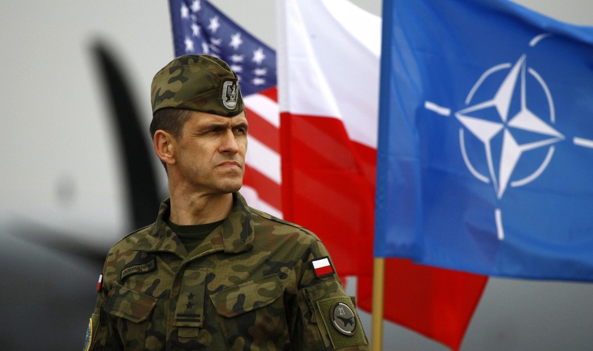 Lenkija nerimauja, kad politinė krizė JAV gali pavėlinti sprendimą dėl karinės bazės 