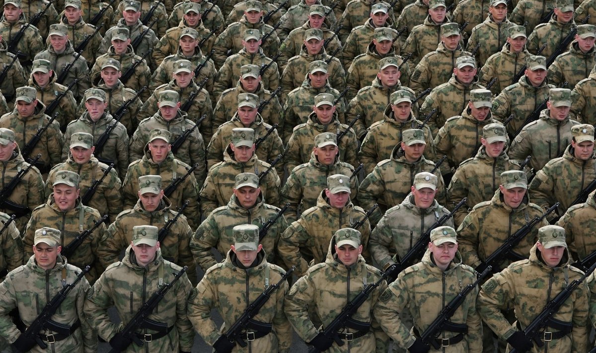 Rusijos kariai dalyvauja Pergalės dienos parado repeticijoje Sankt Peterburge, Rusija, 2022 m. balandžio 28 d.
