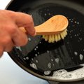 Genialus triukas iš „TikToko“, po kurio sena keptuvė atrodys kaip nauja – šį būdą naudoja ir virtuvės šefai