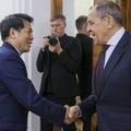 Susitikime su Kinijos pasiuntiniu Lavrovas pareiškė apie kliūtis atnaujinti derybas dėl taikos Ukrainoje