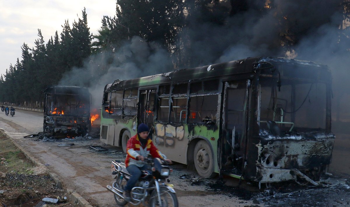 Sirijoje padegti žmonių evakavimo autobusai