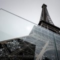 Eifelio bokštą juos ne metalinė tvora, o stiklo sienos
