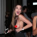 Šokas kokteilių vakarėlyje: aktorė tarsi netyčia apnuogino krūtį
