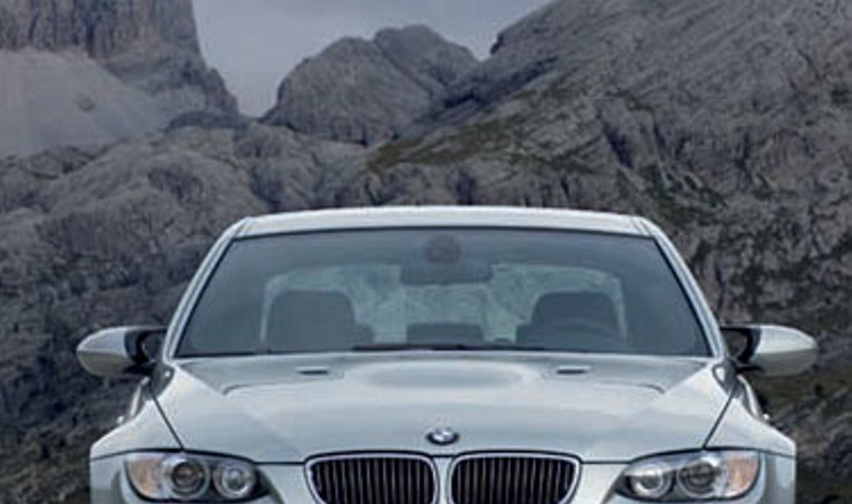 "BMW M3" sedanas
