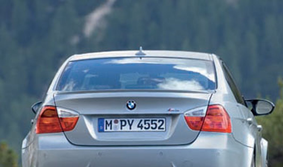 "BMW M3" sedanas