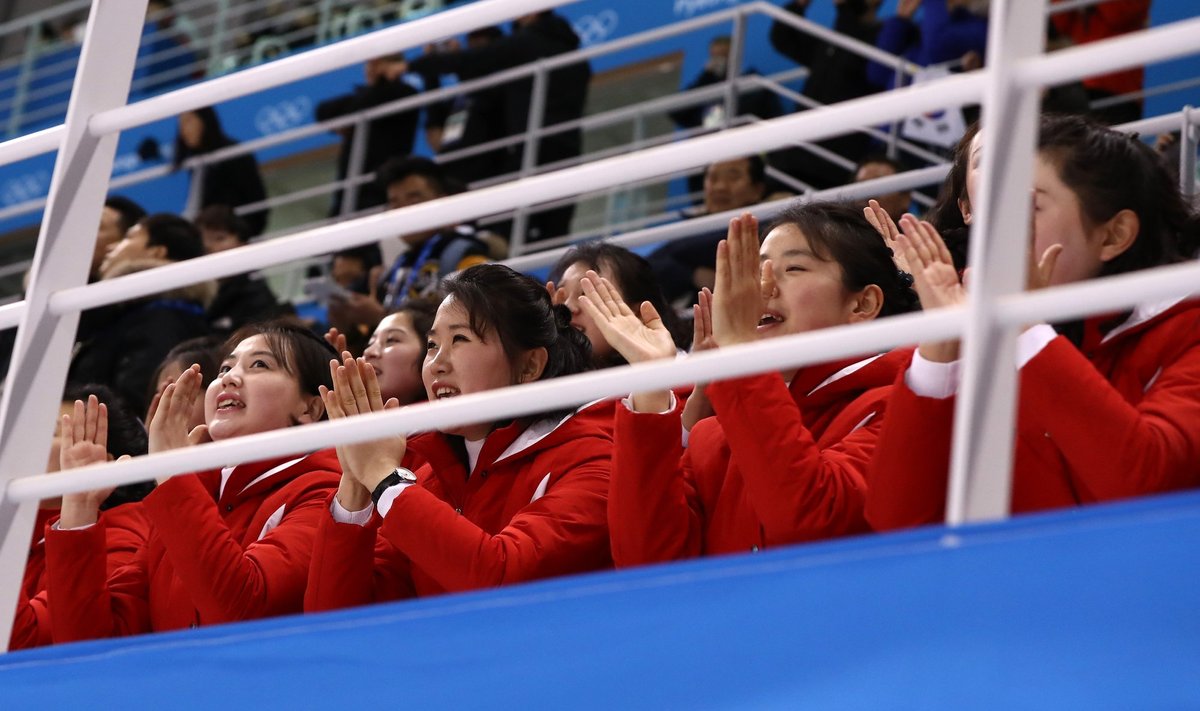 Jungtinės Korėjos palaikymo merginų komanda iš Šiaurės Korėjos
