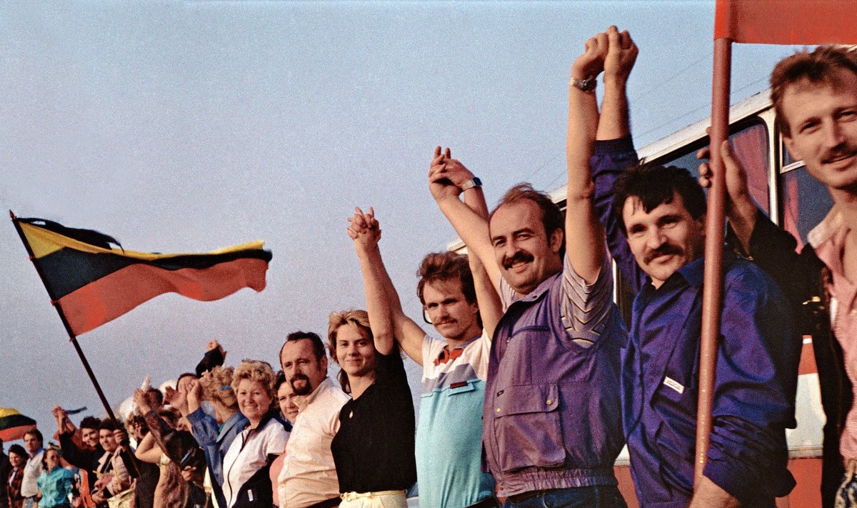 Baltic Way on August 23, 1989