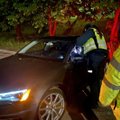 Naktis sostinėje: girtas paspirtukininkas sulaužė draugės nosį, o „Audi“ vairuotoja apsvaigo nuo butelio šampano