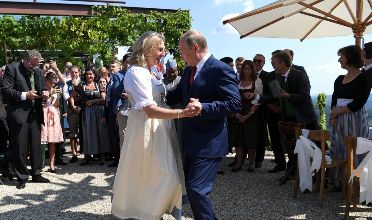 V. Putinas atvyko į Austrijos užsienio reikalų ministrės vestuves