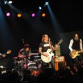 Praėjus 3 mėnesiams po kruvino išpuolio – „Eagles of Death Metal“ vėl koncertavo Paryžiuje