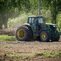 Anykščių rajone ilgapirščiai pavogė traktorių įrangos už beveik 20 tūkst. eurų