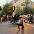 Irane – nauji protestai dėl jaunos moters, kurią sulaikė „moralės policija“, mirties