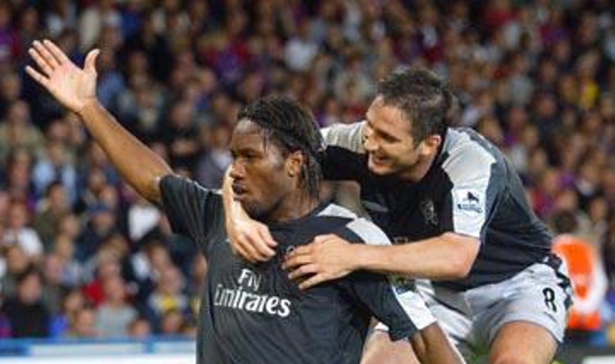 Didier Drogba ir Frankas Lampardas ("Chelsea") džiaugiasi įvarčiu