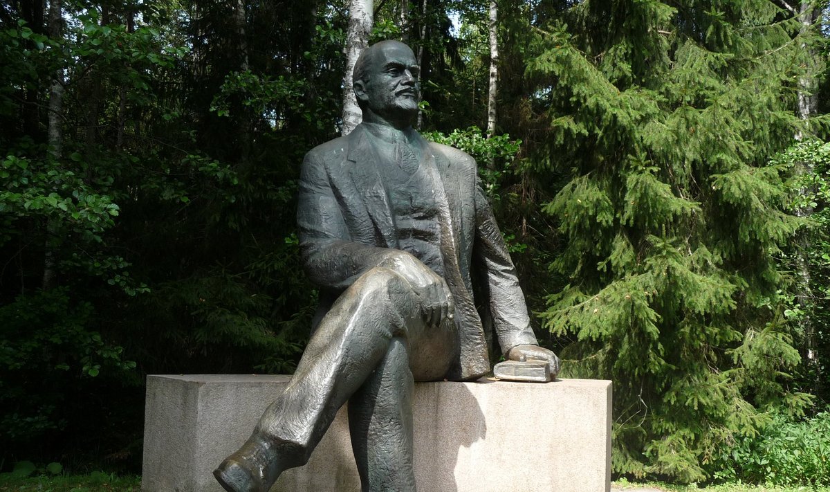 Statue of Lenin at Grūtas Park