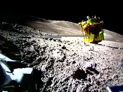 Japonijos zondas SLIM Mėnulio paviršiuje nusileido aukštyn kojomis. JAXA/Takara Tomy/Sony Group Corporation/Doshisha University 