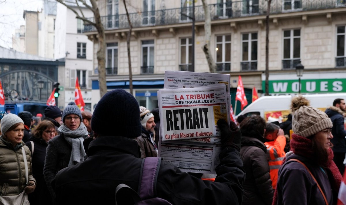 Prancūziją antrą dieną paralyžiuoja masinis streikas, baiminamasi smurto proveržio