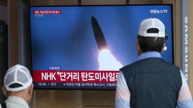 Seulo kariuomenė: Šiaurės Korėja paleido mažiausiai vieną „nenustatyto tipo balistinę raketą“