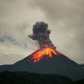 Fotografas nufilmavo įspūdingą lavą spjaudančio ugnikalnio išsiveržimą Ekvadore