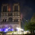 Paryžiaus centre – milžiniškas gaisras: liepsnojo Švč. Dievo Motinos katedra, pagrindinę dalį pavyko apsaugoti