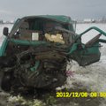 Kelyje Mažeikiai-Skuodas apvirtus automobiliui sužaloti 5 žmonės, vairuotojo būklė kritinė