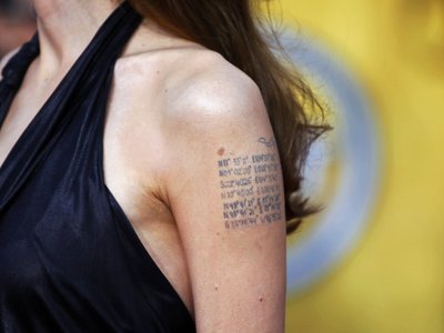 Angelina Jolie tatuiruotė