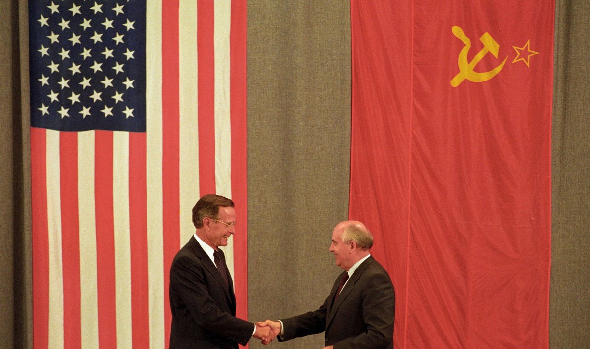George'as Bushas vyresnysis ir Michailas Gorbačiovas Maskvoje 1991-aisiais