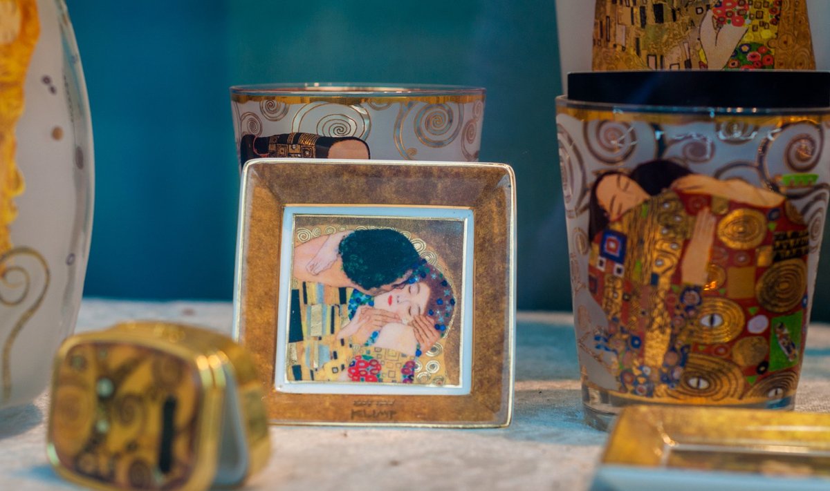 Klimto darbų kopijos ant įvairių rakandų
