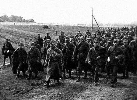 Lenkai belaisviai - karininkai, kunigai, tarnautojai, mokytojai, tiesiog civiliai, paimti į nelaisvę, kai Raudonoji armija 1939 m. rugsėjį užpuolė Lenkiją, leidyklos „Briedis“ nuotr.