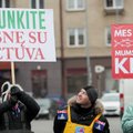 Rusnės gyventojai prie Seimo reikalauja juos „sujungti su Lietuva“