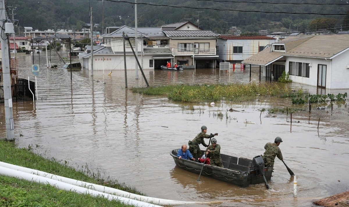 Japonijoje po 35 žmones pražudžiusio taifūno gelbėtojai ieško gyvųjų