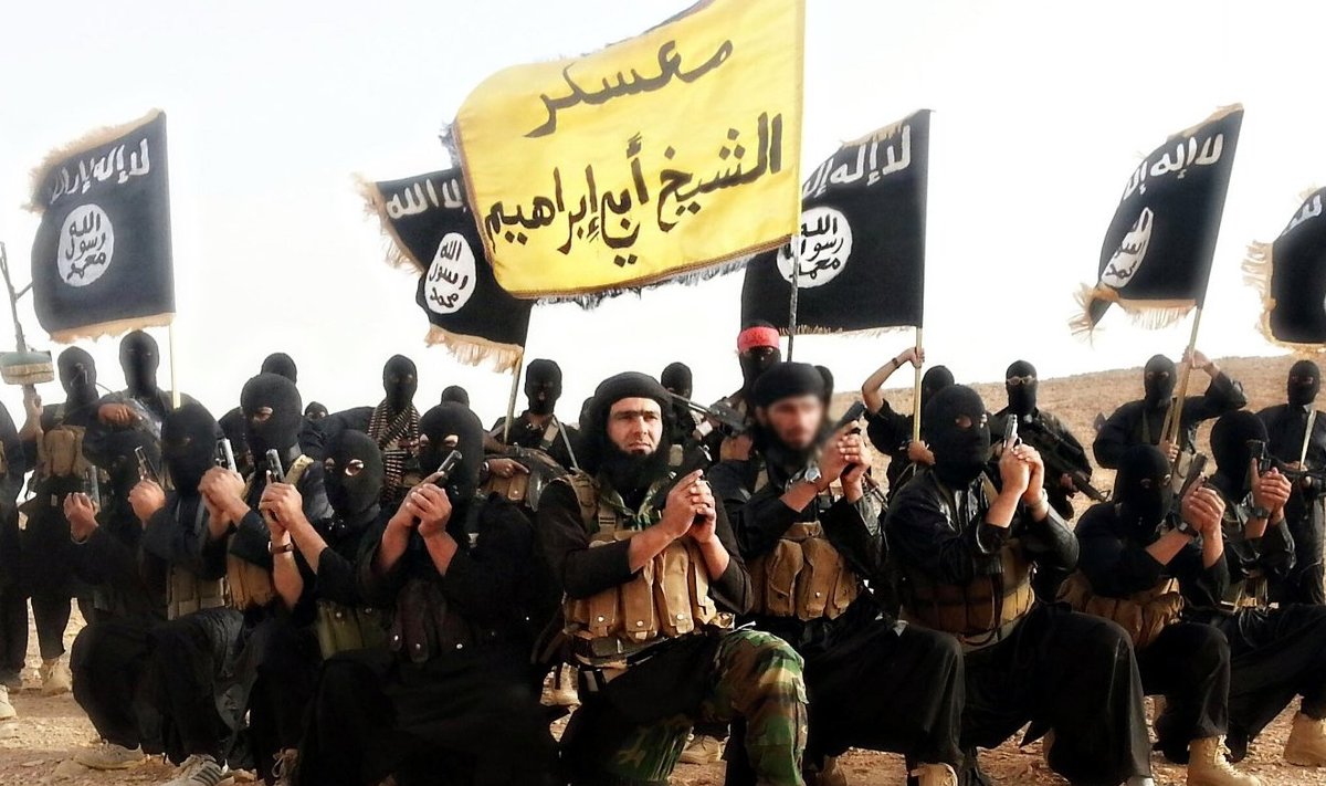 "Islamo valstybės" (ISIS) kovotojai.