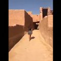 Saudo Arabijoje sulaikyta vaizdo įraše su mini sijonu užfiksuota mergina