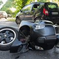 Keli patarimai padės išvengti skaudžių nelaimių: vieną įvykį motorolerio vairuotojas prisimins ilgai