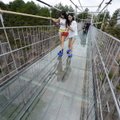 Kinijoje atidarytas įspūdingas tiltas, kuriuo eiti drįsta ne kiekvienas