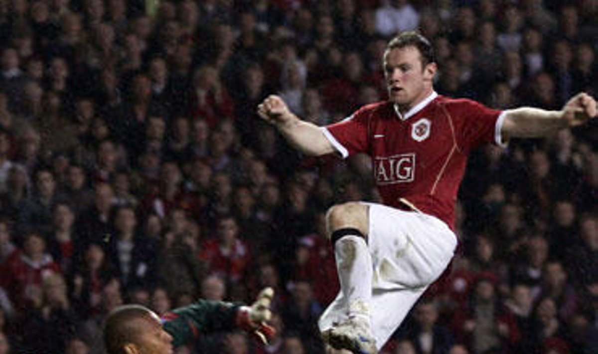 Wayne'as Rooney ("Manchester United") muša įvartį į Dida ("Milan") vartus